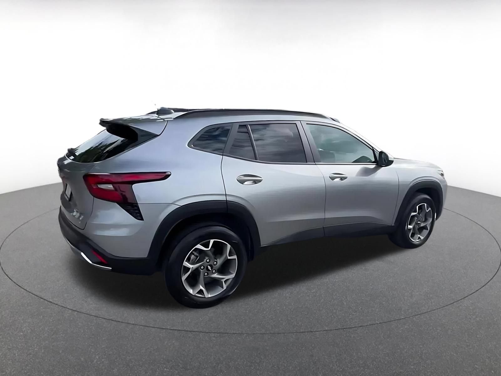 Used 2025 Chevrolet Trax LT w/ LT Convenience Package FWD image 15