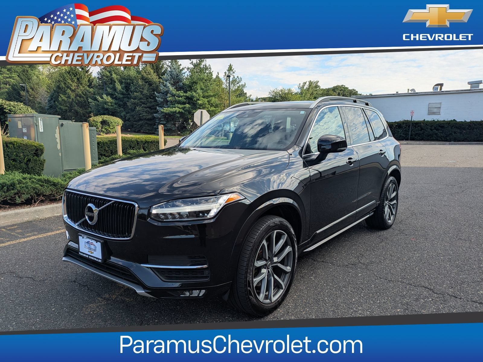 Used 2019 Volvo XC90 T5 Momentum w/ Multimedia Package AWD/4WD image 2