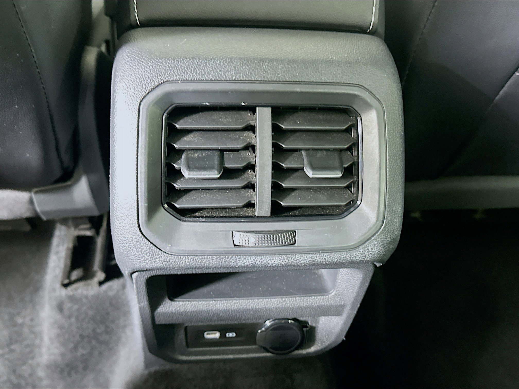 Used 2024 Volkswagen Tiguan SE image 25