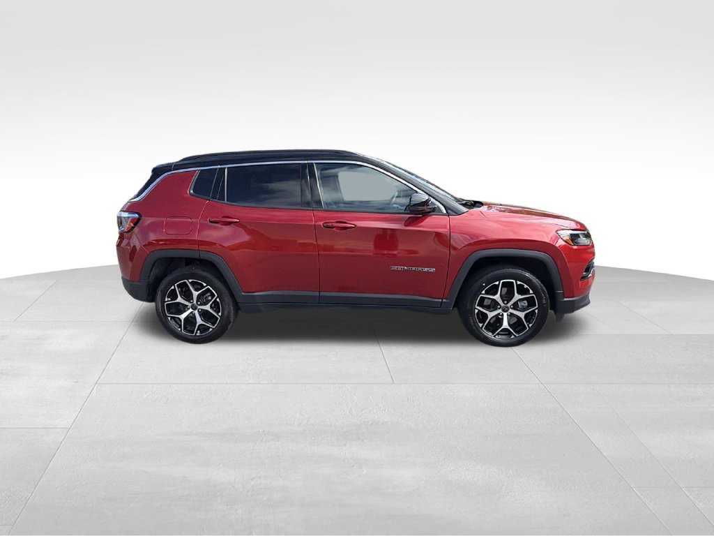 Used 2025 Jeep Compass Limited AWD/4WD image 2