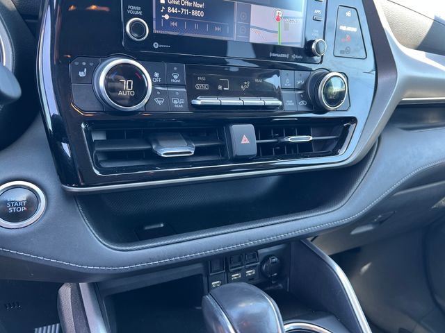 Used 2021 Toyota Highlander XLE AWD/4WD image 32