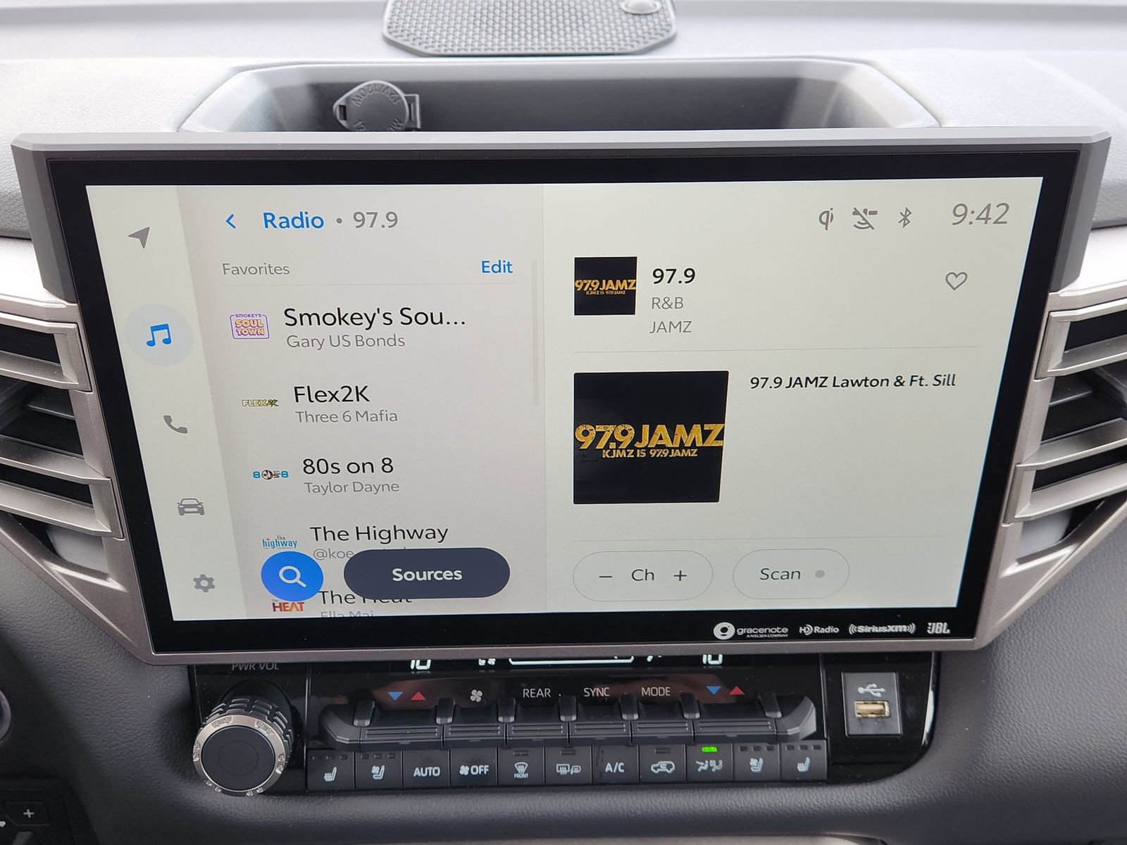 Used 2023 Toyota Sequoia Limited image 22