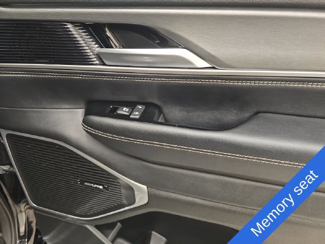 Used 2025 Jeep Wagoneer Series II AWD/4WD image 15