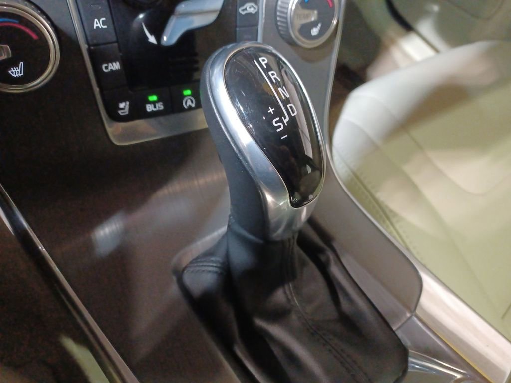 Used 2015 Volvo V60 T5 Premier image 22