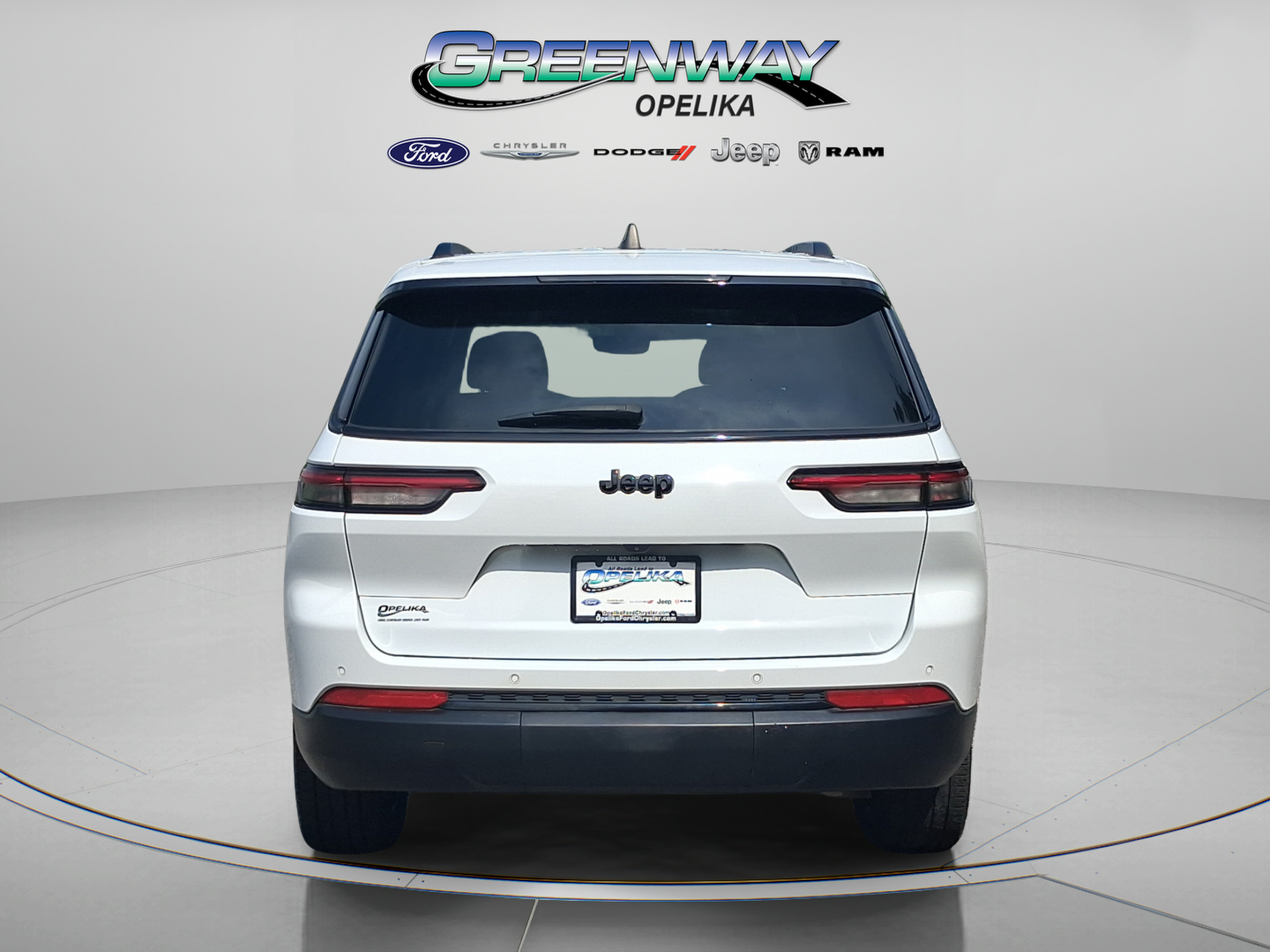 Used 2024 Jeep Grand Cherokee L Altitude RWD image 6