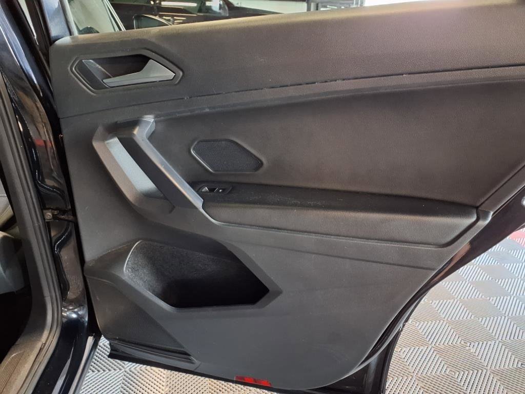 Used 2021 Volkswagen Tiguan SE R-Line image 10