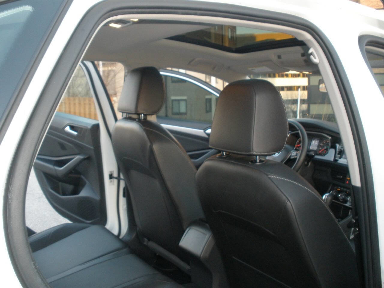 Used 2019 Volkswagen Jetta SE image 30