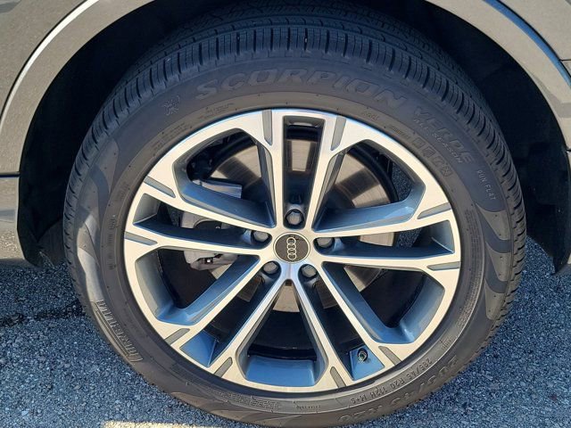 Certified 2025 Audi Q7 2.0T Premium w/ Convenience Plus Package image 11