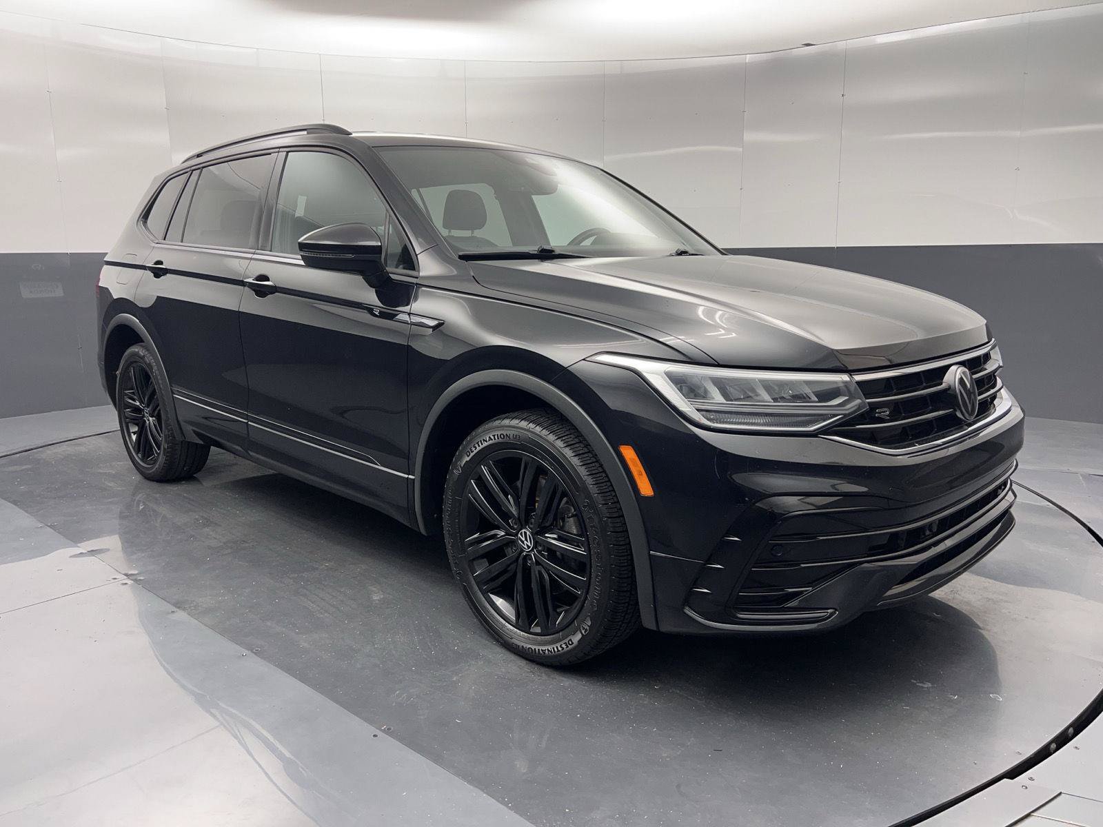Used 2022 Volkswagen Tiguan SE R-Line FWD image 36