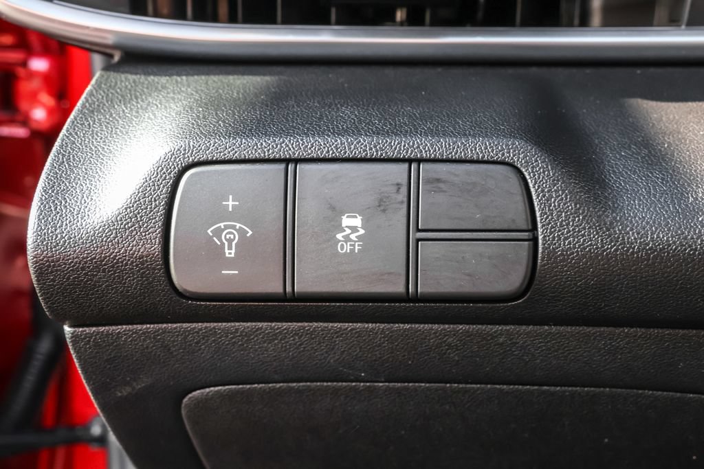 Certified 2025 Hyundai Elantra Limited FWD image 20