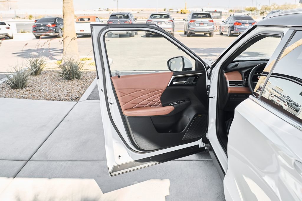 Used 2025 Mitsubishi Outlander SEL AWD/4WD image 17