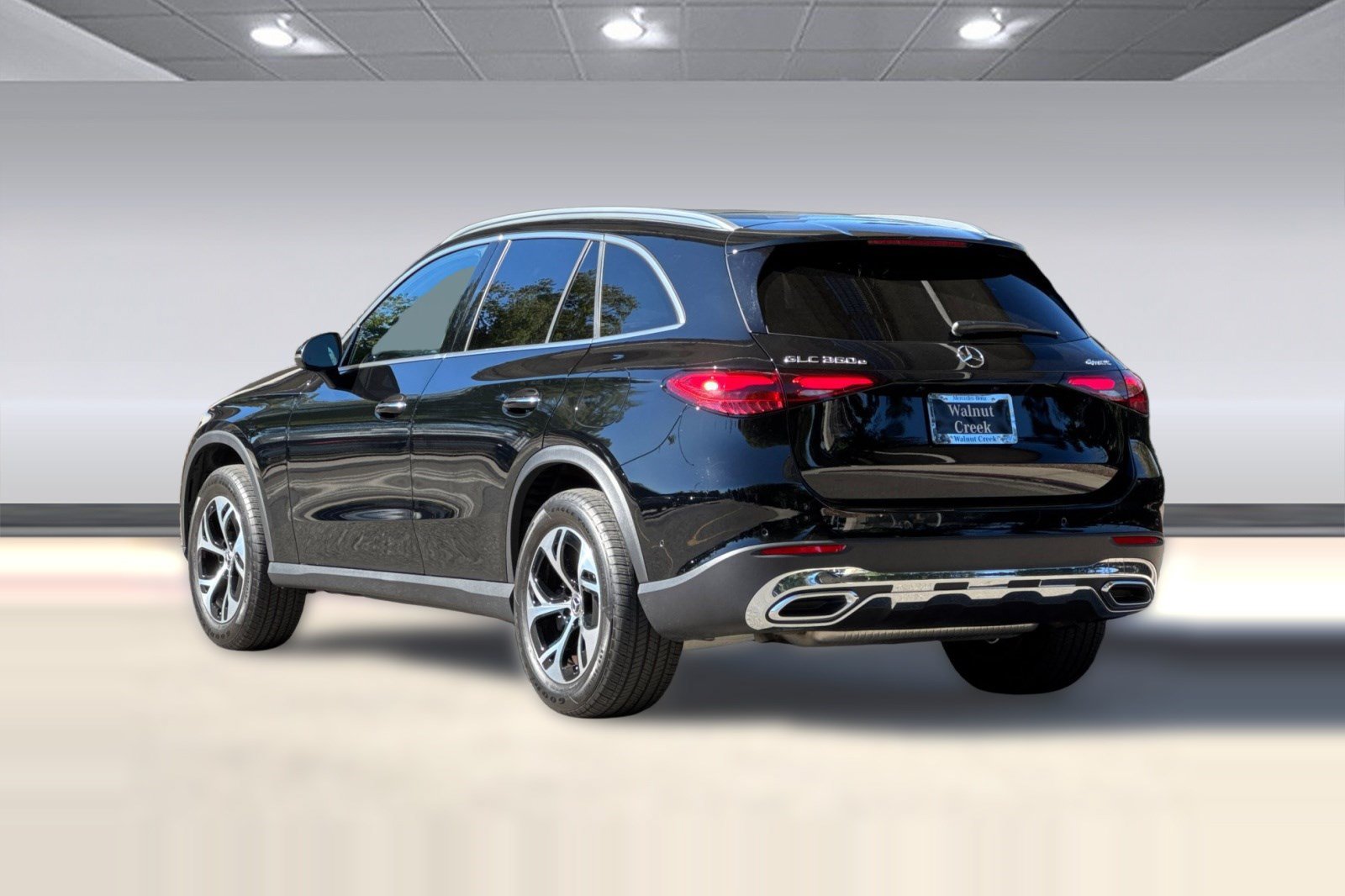 Used 2026 Mercedes-Benz GLC 350e 4MATIC image 3
