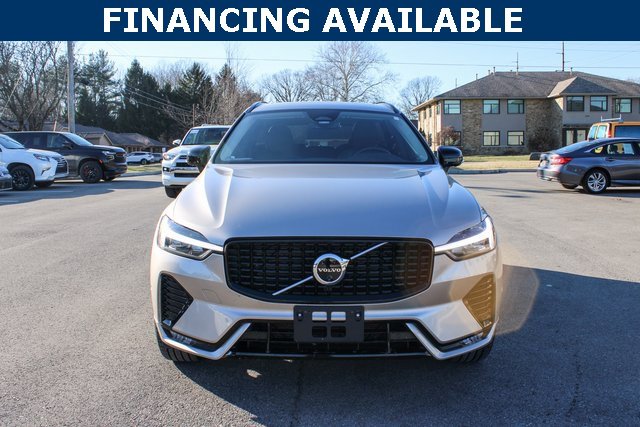 Used 2025 Volvo XC60 B5 Plus image 3