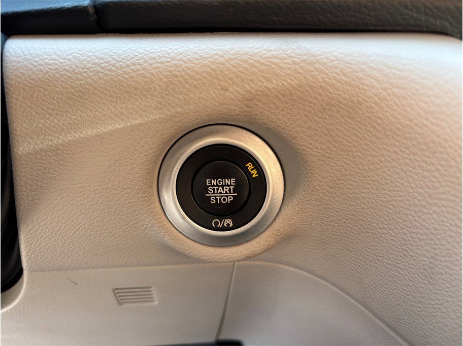 Used 2020 Chrysler Pacifica Touring-L FWD image 26