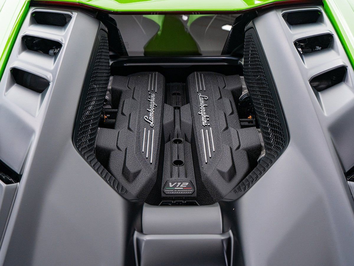Used 2024 Lamborghini Revuelto image 29