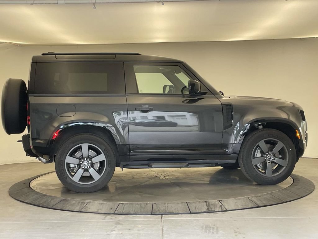 Used 2025 Land Rover Defender 90 X-Dynamic SE AWD/4WD image 8
