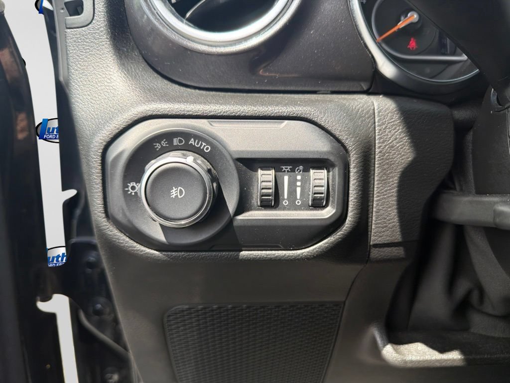 Used 2021 Jeep Wrangler Unlimited Sahara AWD/4WD image 19
