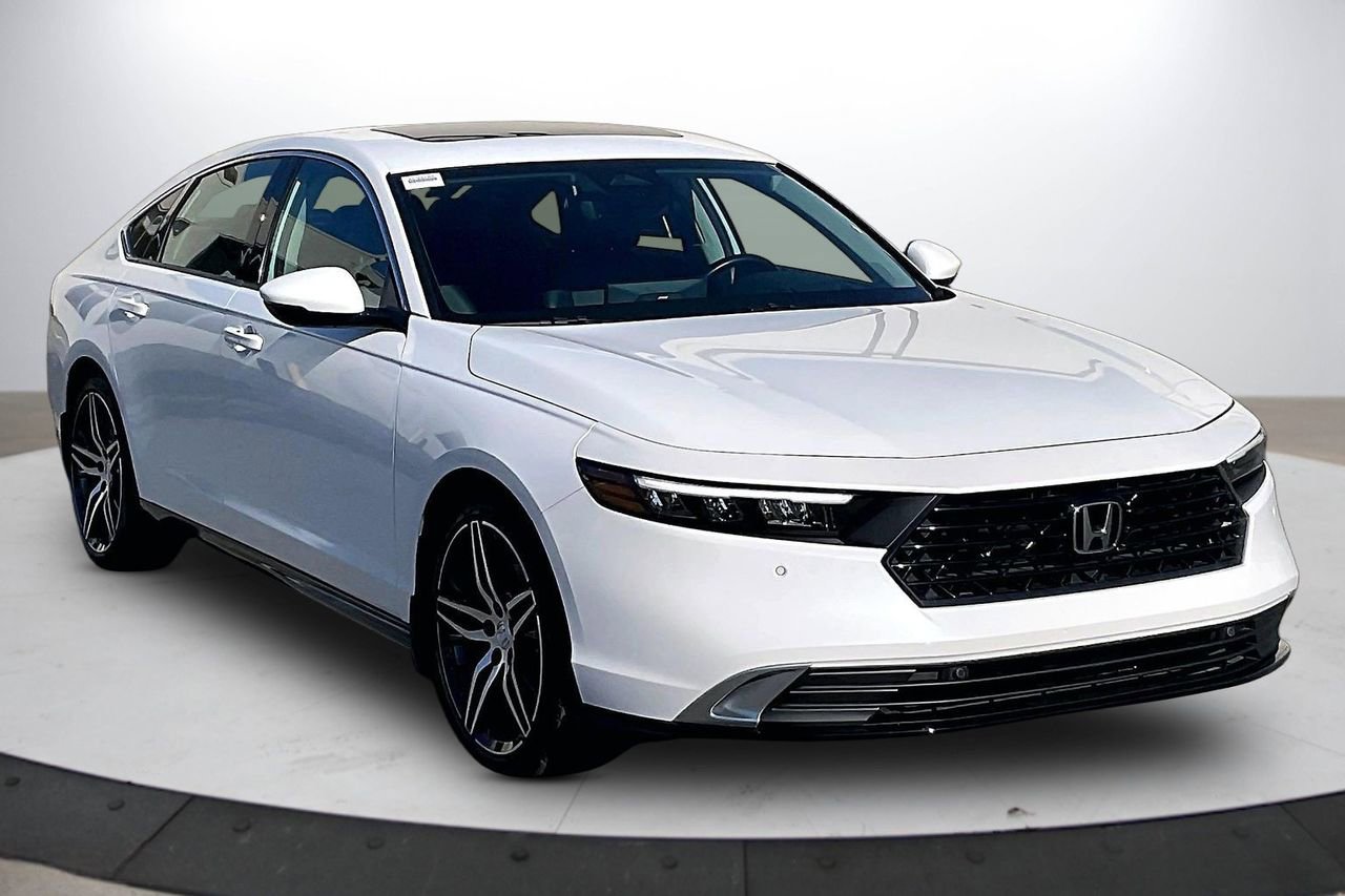 Used 2024 Honda Accord Touring image 2