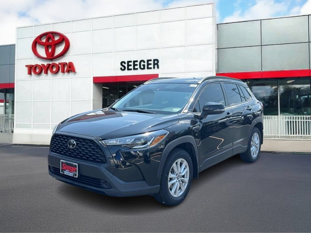 Used 2022 Toyota Corolla Cross LE w/ Moonroof Package AWD/4WD image 11