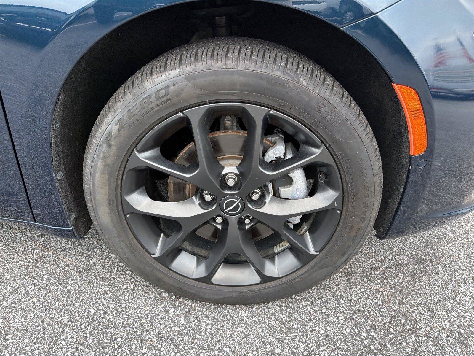 Used 2025 Chrysler Pacifica Limited AWD/4WD image 11