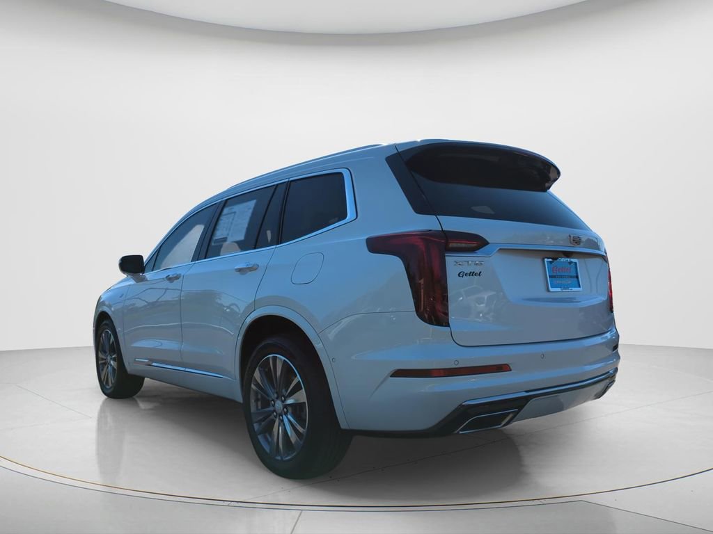 Used 2022 Cadillac XT6 Premium Luxury w/ Technology Package FWD image 7