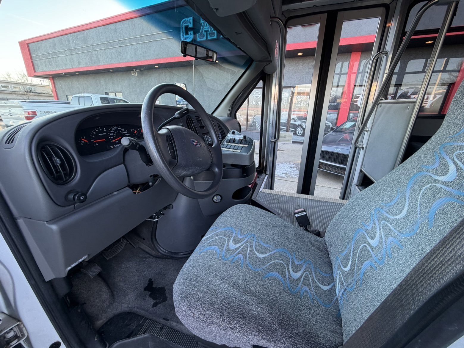 Used 2006 Ford E-450 and Econoline 450 image 9