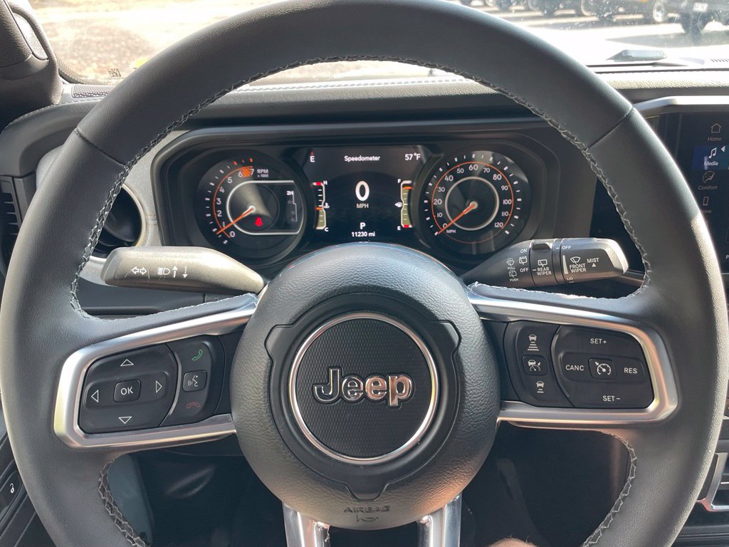 Used 2026 Jeep Wrangler Unlimited Sahara AWD/4WD image 16