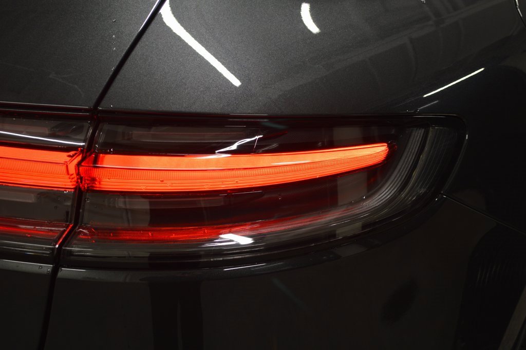 Used 2025 Porsche Macan image 12