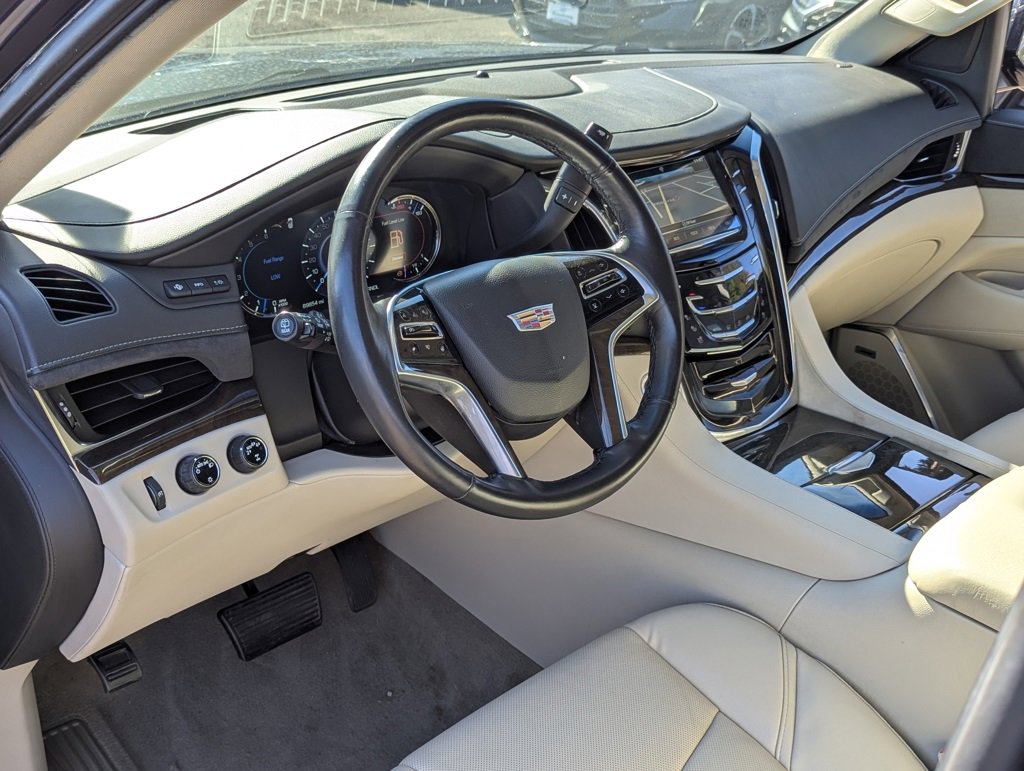 Used 2018 Cadillac Escalade Luxury image 13