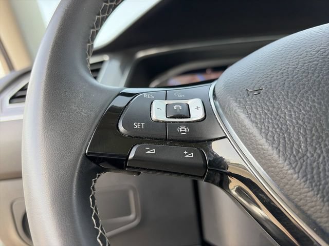 Used 2021 Volkswagen Tiguan SEL AWD/4WD image 23