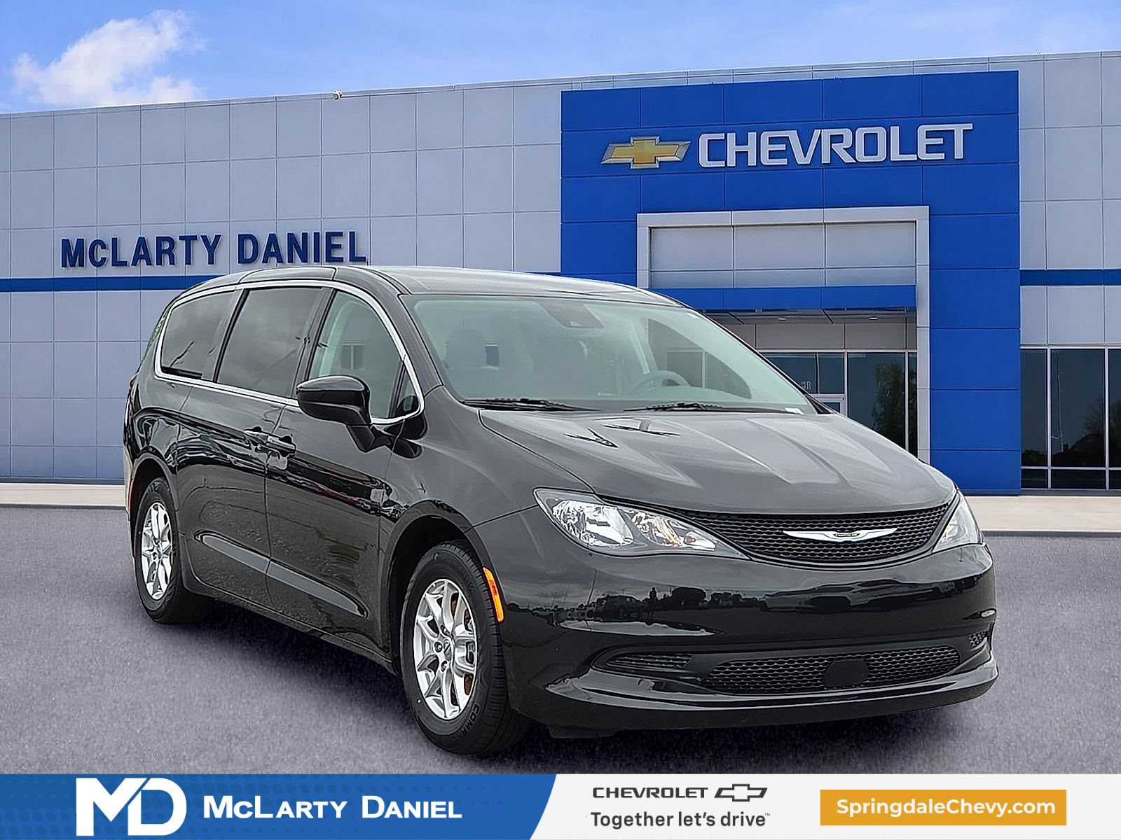 Used 2023 Chrysler Voyager LX FWD image 1