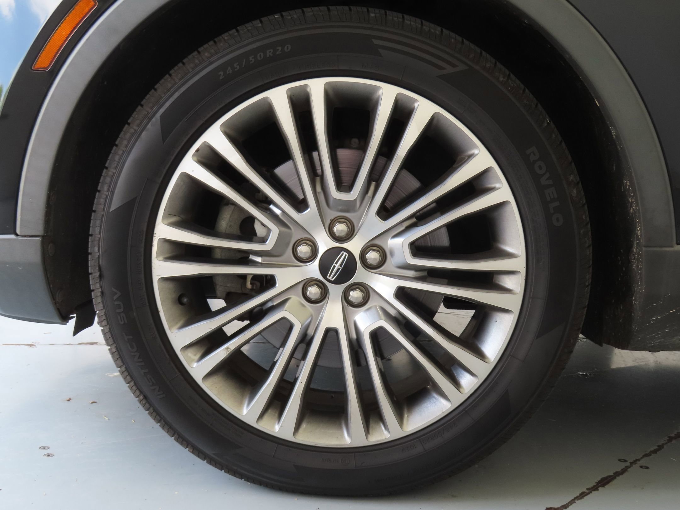 Used 2016 Lincoln MKX Reserve w/ Driver Assistance Package FWD image 31