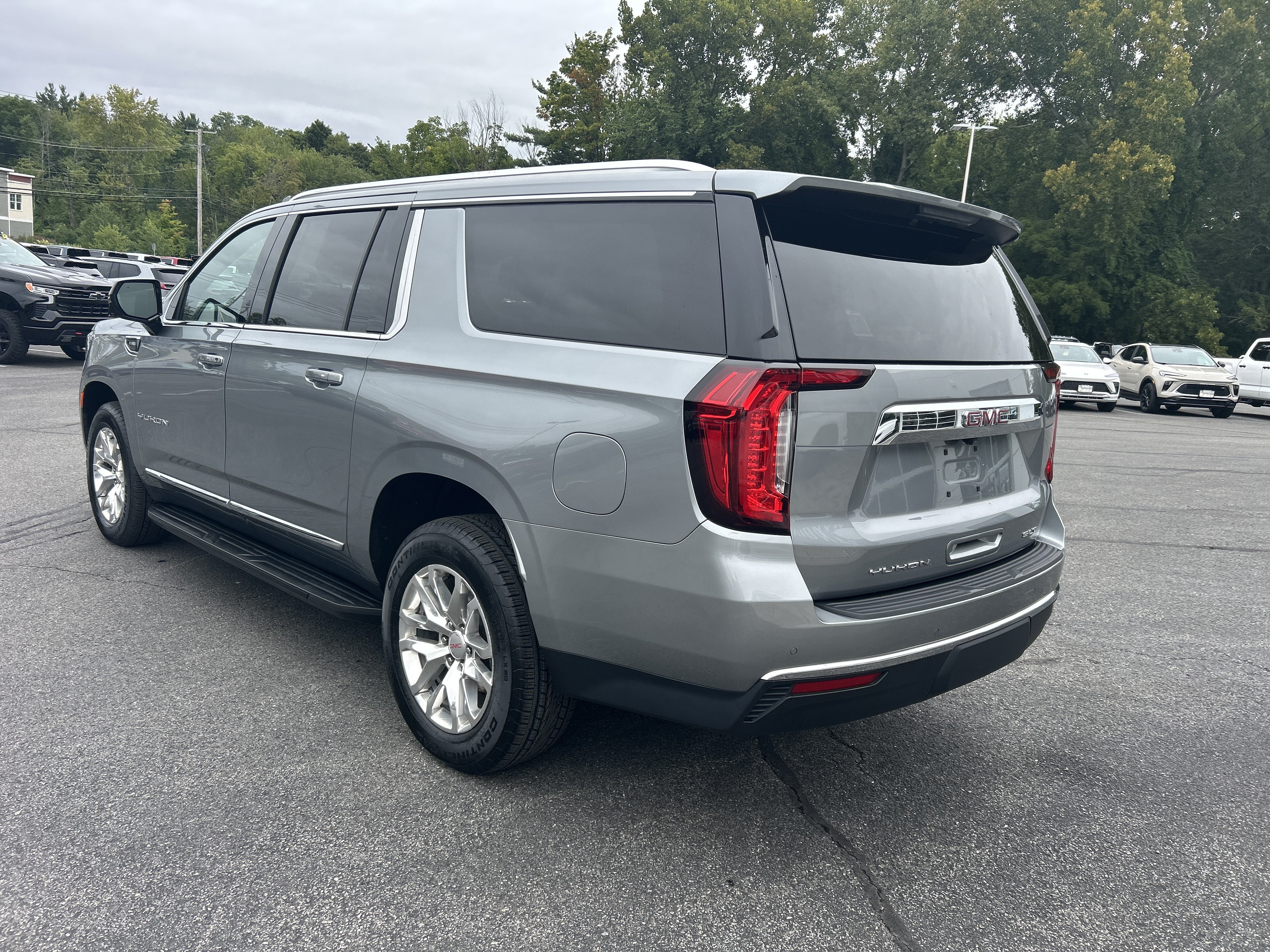 Certified 2023 GMC Yukon XL SLT w/ SLT Premium Package AWD/4WD image 7