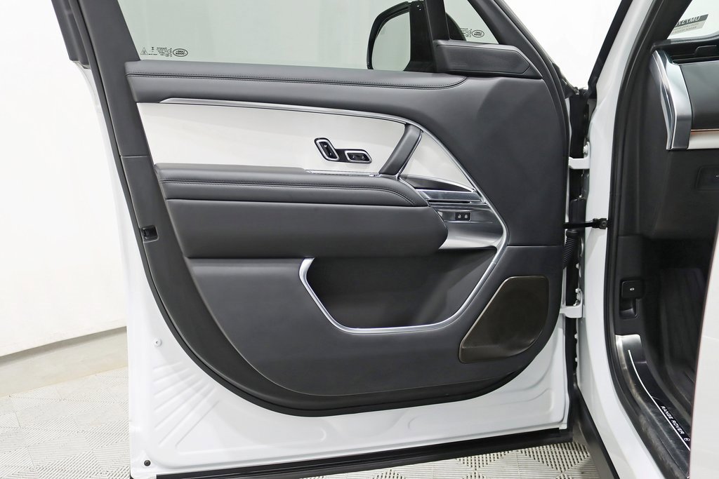 Used 2024 Land Rover Range Rover SV image 38