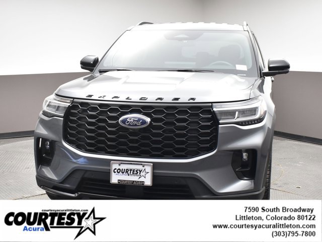 Used 2025 Ford Explorer ST-Line w/ Premium Package image 2