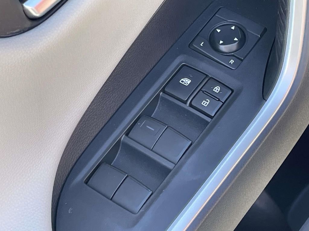 Used 2019 Toyota RAV4 Adventure image 16