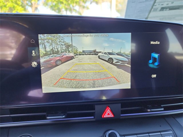 New 2025 Hyundai Elantra SEL image 18