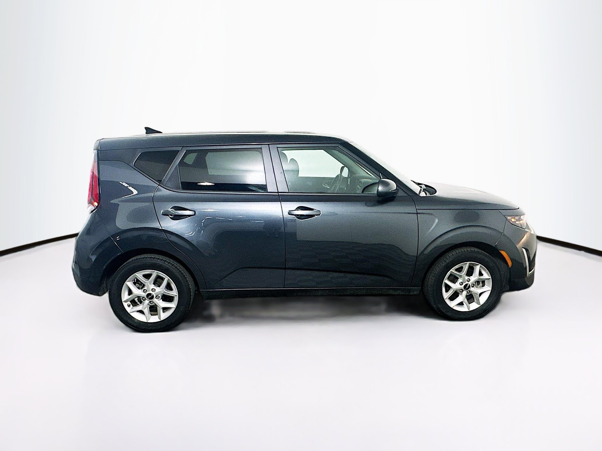 Used 2025 Kia Soul LX w/ LX Technology Package FWD image 10
