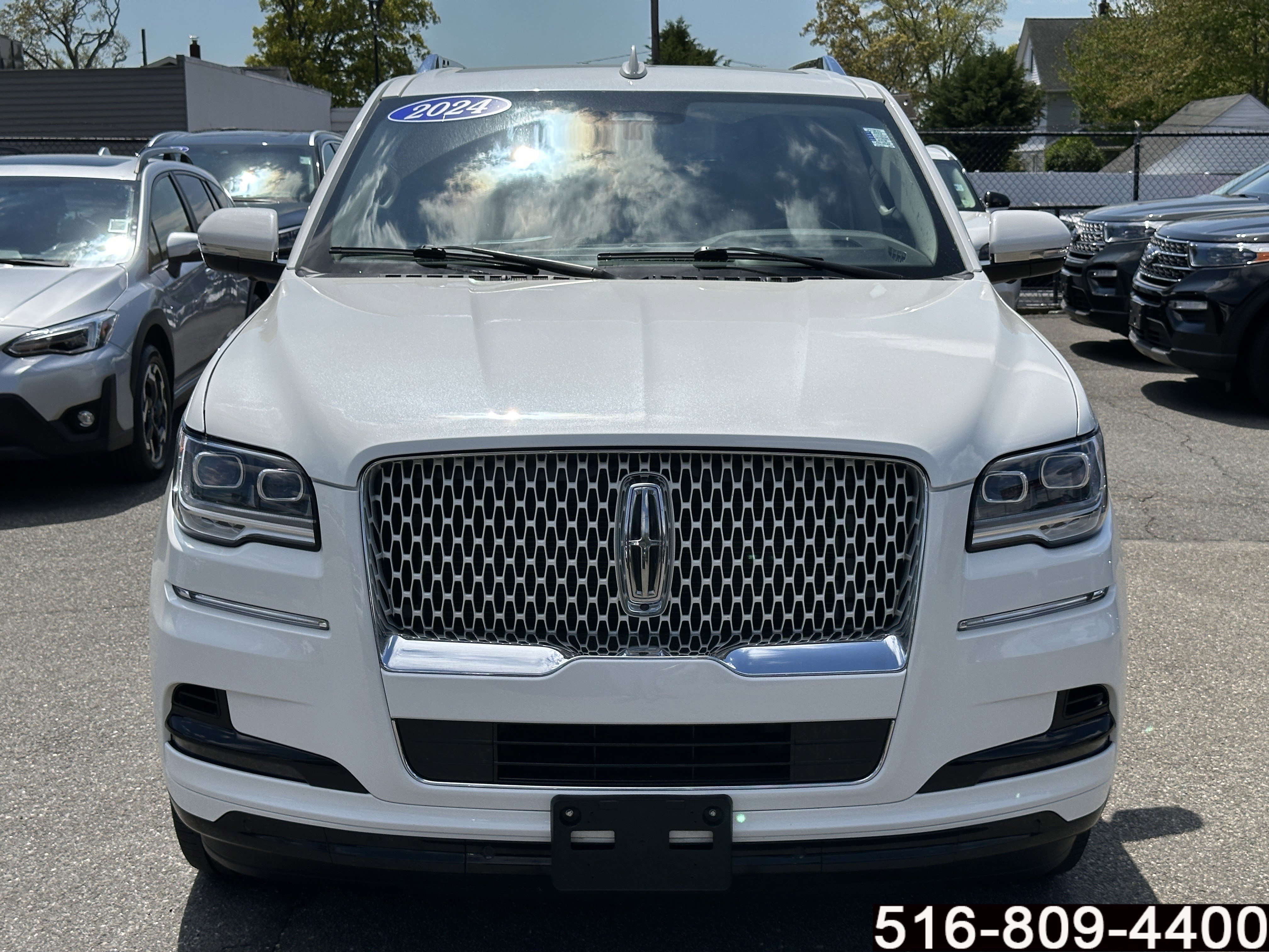 Used 2024 Lincoln Navigator Reserve AWD/4WD image 2