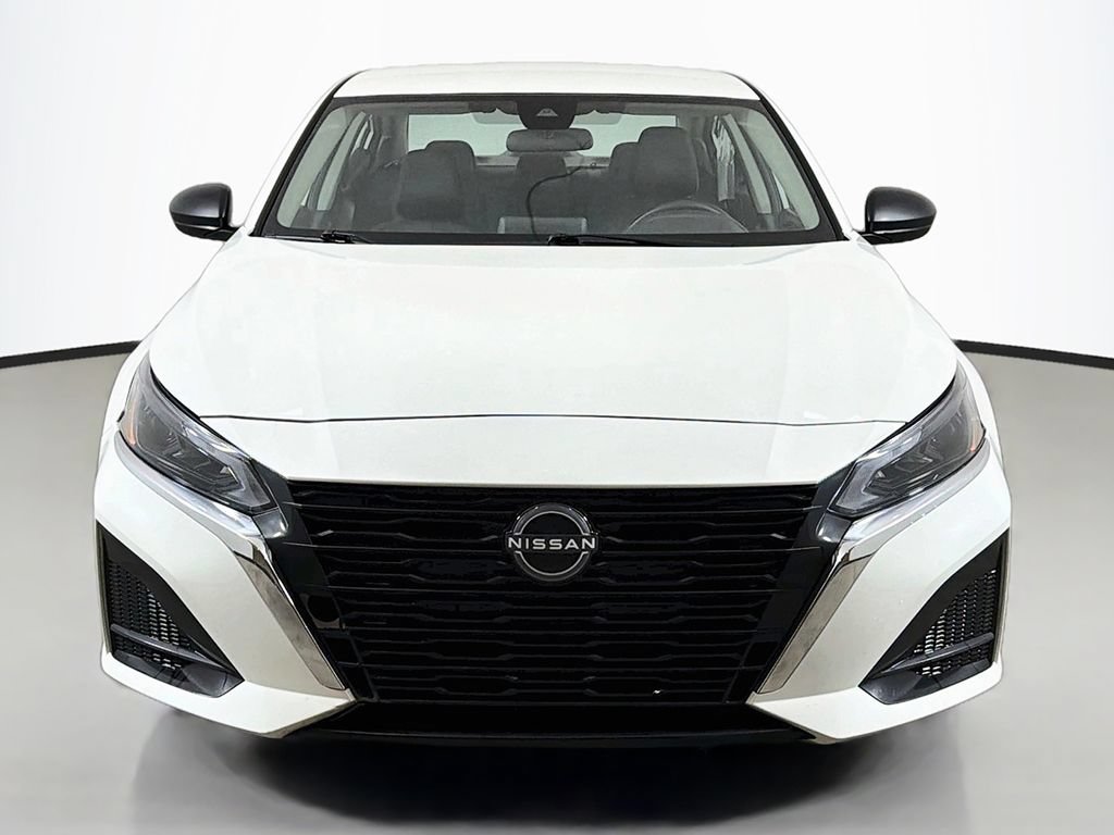 Used 2025 Nissan Altima 2.5 SV AWD/4WD image 9