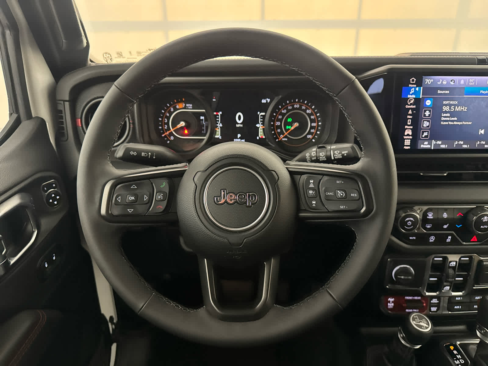 Used 2025 Jeep Wrangler Unlimited Rubicon image 12