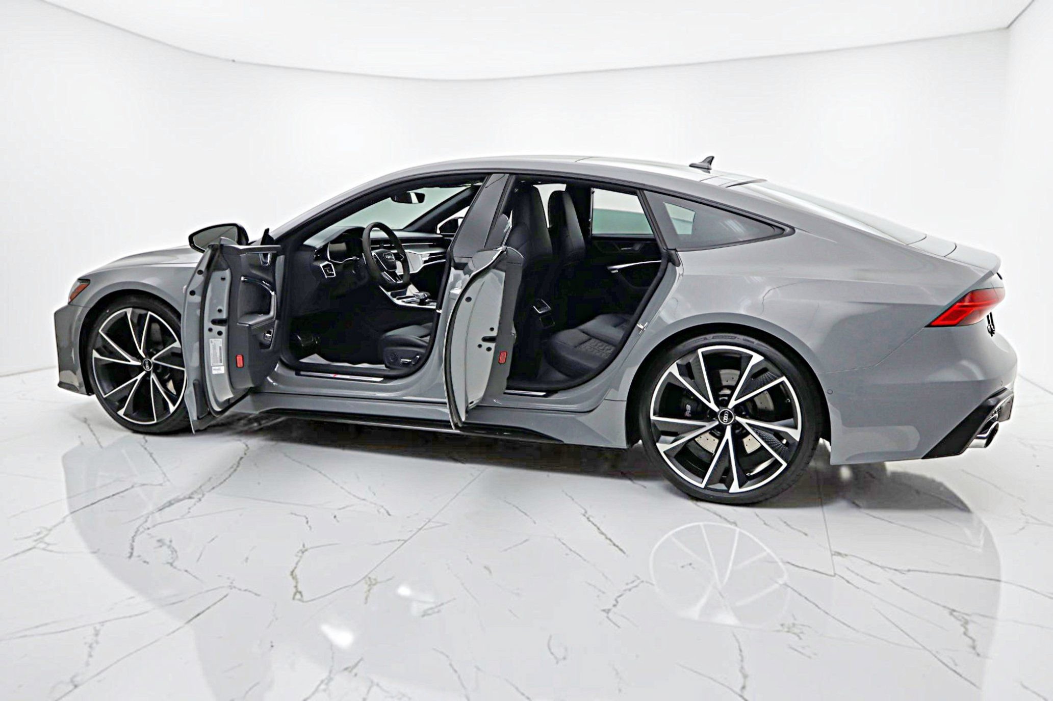 Used 2022 Audi RS 7 Sportback AWD/4WD image 5