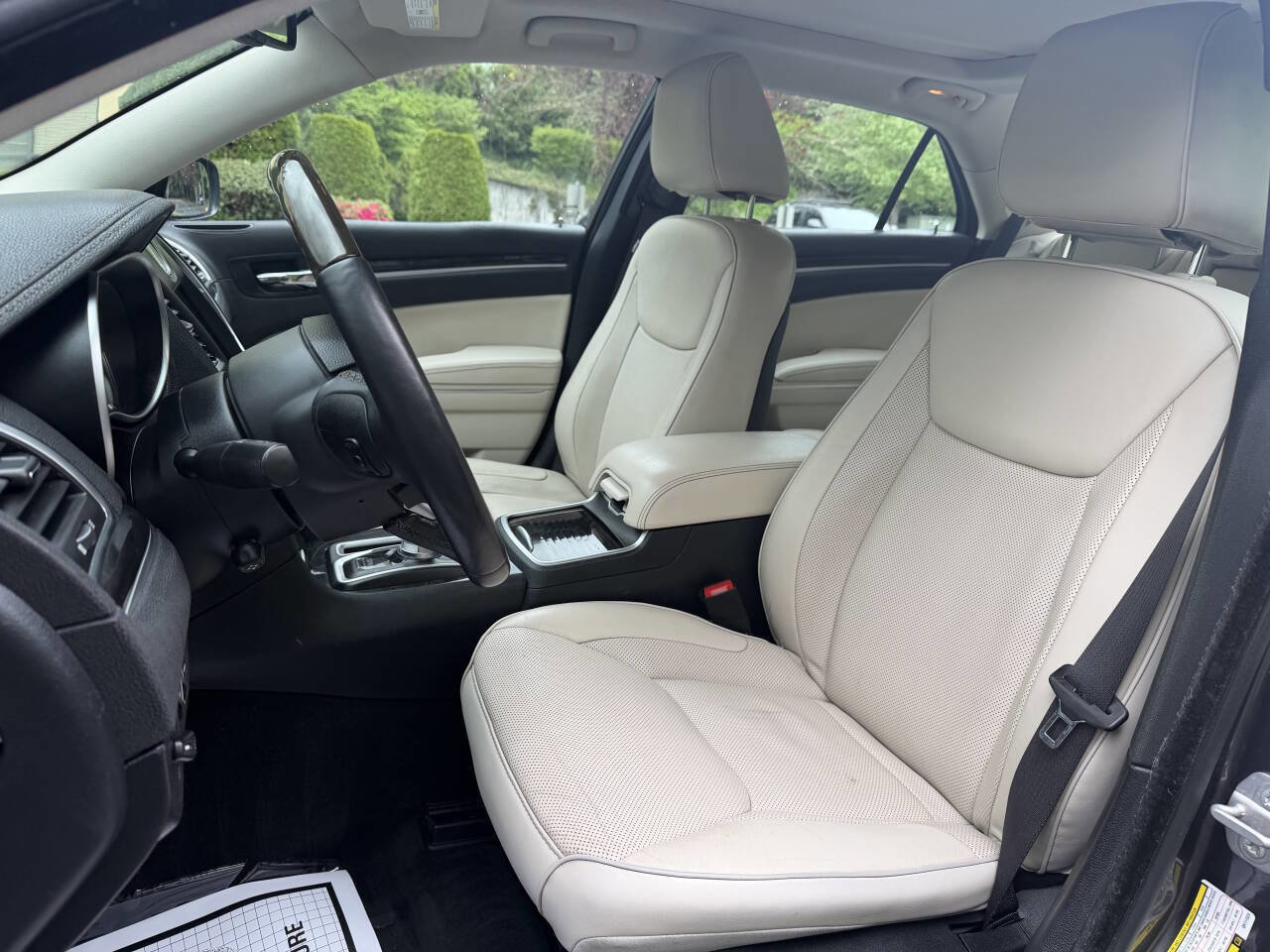 Used 2016 Chrysler 300 C AWD/4WD image 10