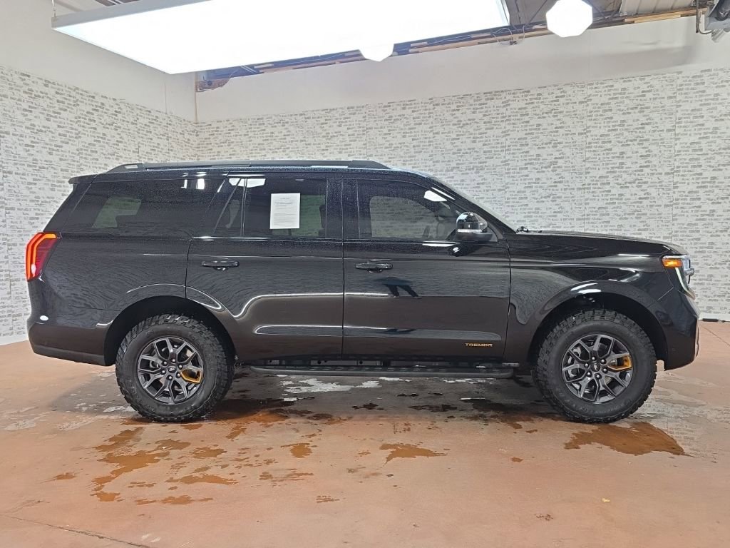 Used 2025 Ford Expedition Tremor image 2