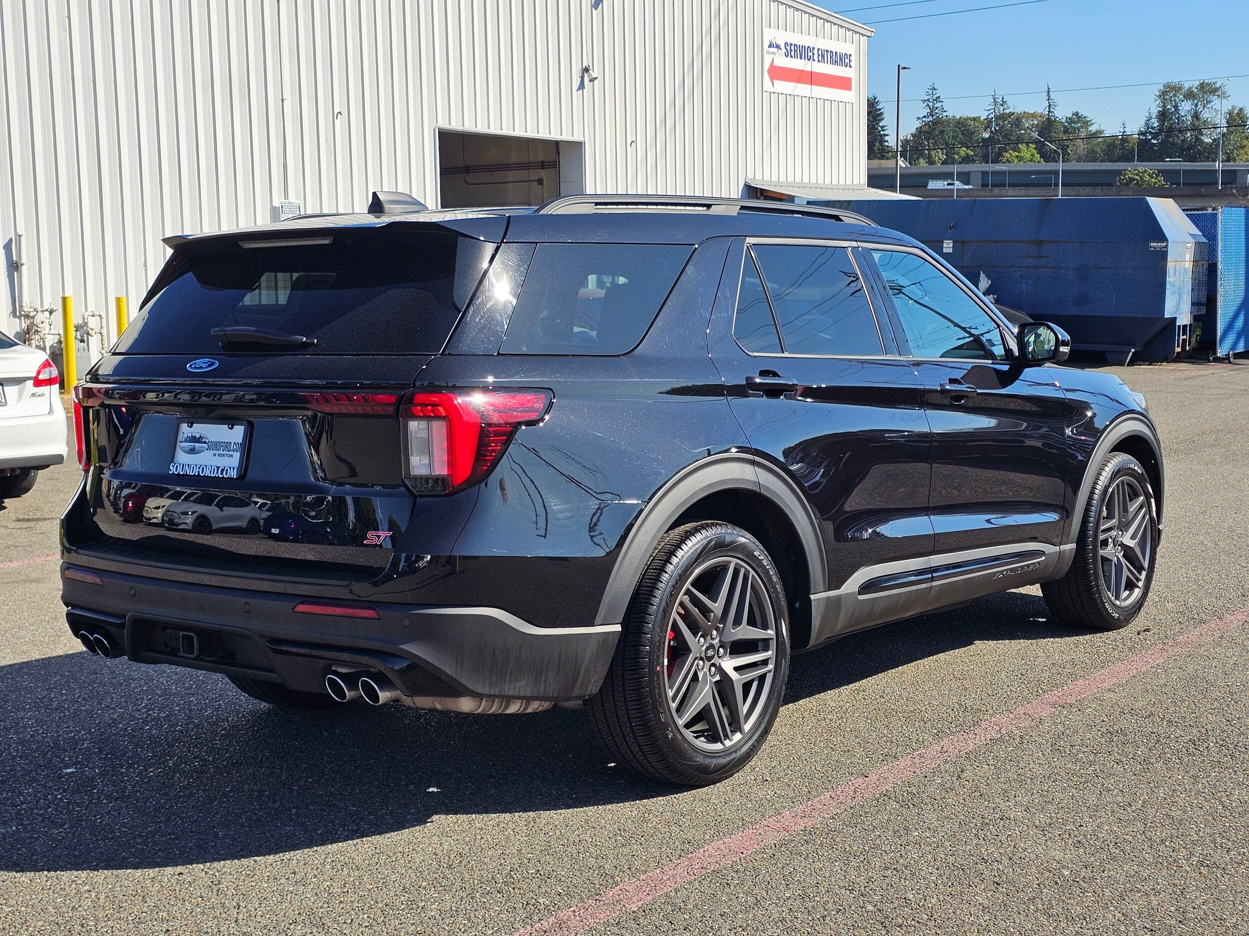Used 2025 Ford Explorer ST w/ Sun And Sound Package AWD/4WD image 5