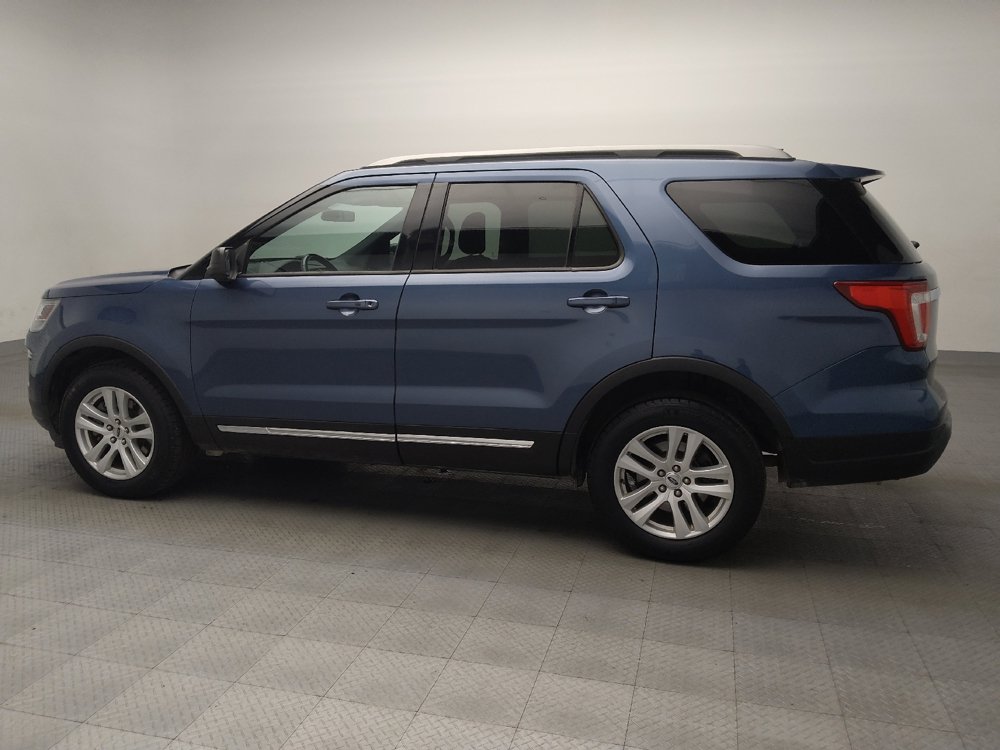 Used 2019 Ford Explorer XLT AWD/4WD image 3