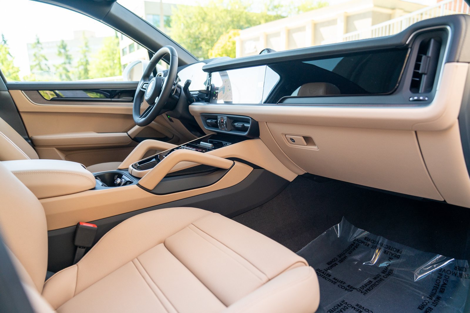 Certified 2025 Porsche Cayenne E-Hybrid Coupe AWD/4WD image 21