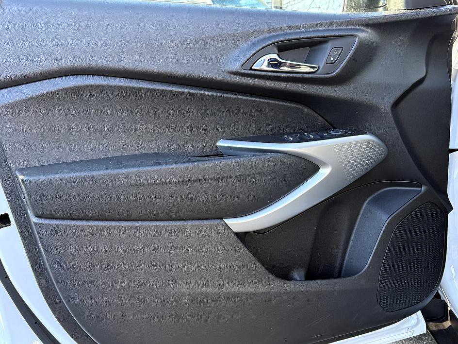Certified 2025 Chevrolet Trax LS image 16