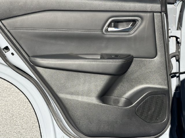 Certified 2025 Nissan Rogue Platinum AWD/4WD image 24