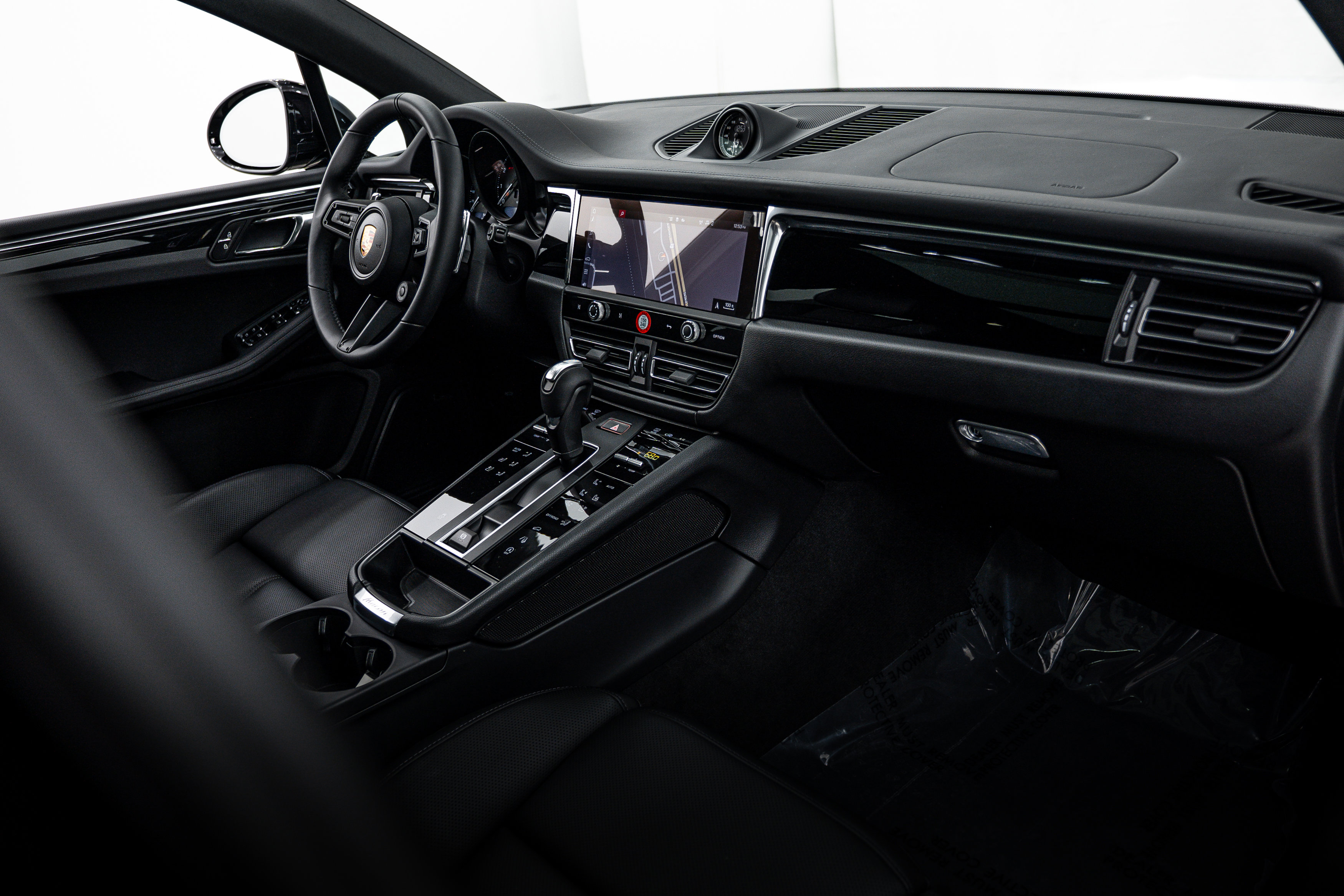 Certified 2026 Porsche Macan AWD/4WD image 14